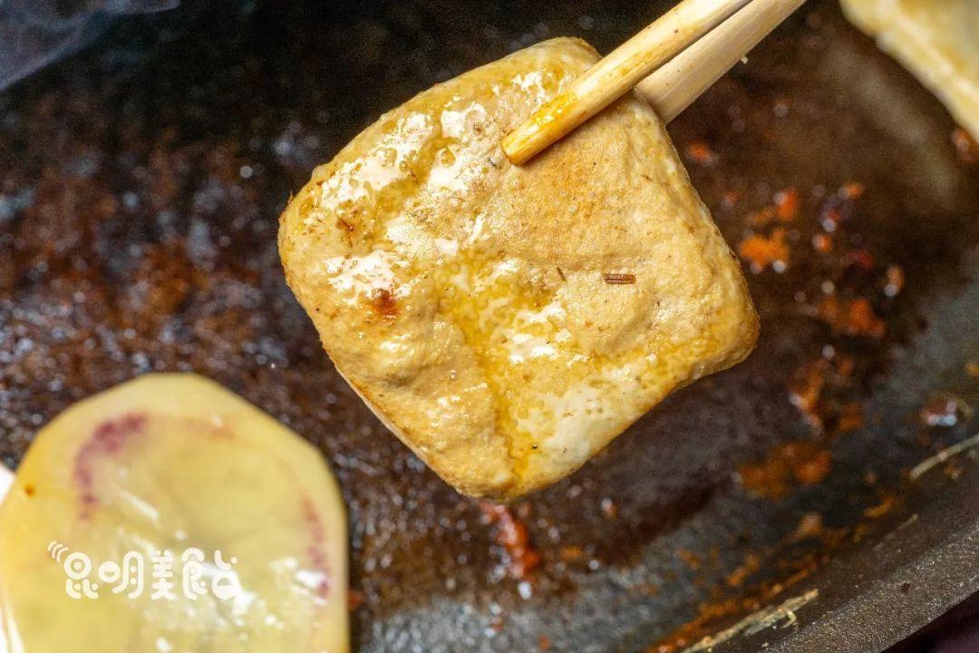 探索冬季热饮的秘密，小巷特色小店的奇妙之旅