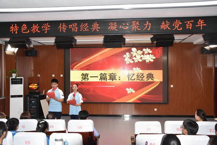 伟人像与小巷秘密特色小店的探索
