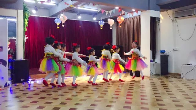 最新幼儿椅子舞蹈,最新幼儿椅子舞蹈，科技与童趣的完美结合
