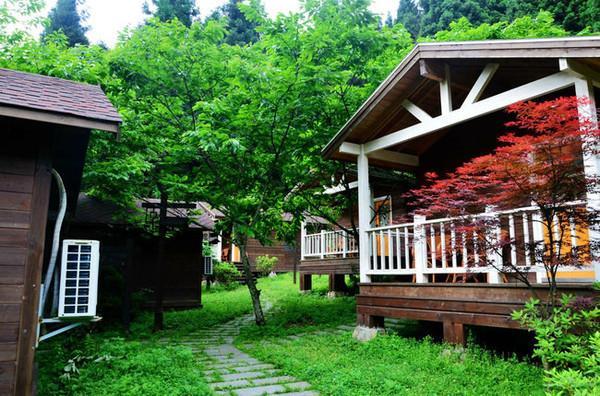 湖北恩施最新别墅，山水间的现代奢华住宅