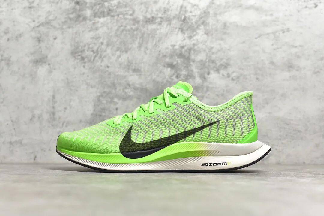 最新Nike鞋款引领时尚潮流，成为先锋之选
