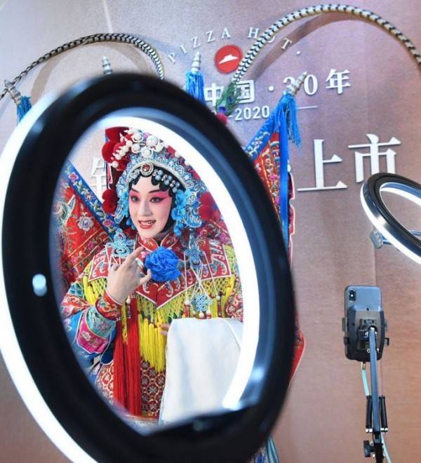 白金京剧演员，自信与成就感的励志传奇