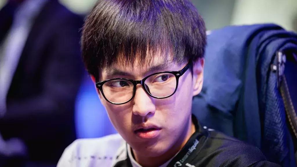 李晓峰电竞传奇见证，比赛视频回顾与荣耀时刻