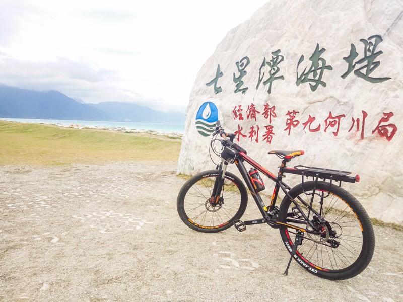 周舟演员，小巷深处的魅力与美食秘境探索