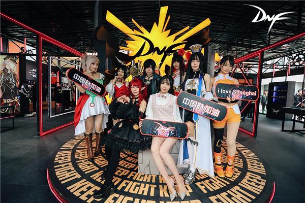 旭旭宝宝F1比赛视频，小巷深处的赛车激情与独特风味展现