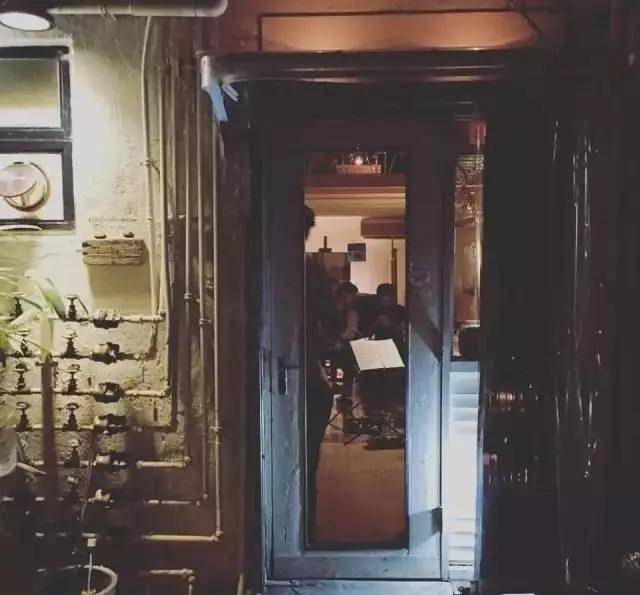 诺基亚8最新资讯揭秘，小巷中的独特风景与隐藏版特色小店探秘
